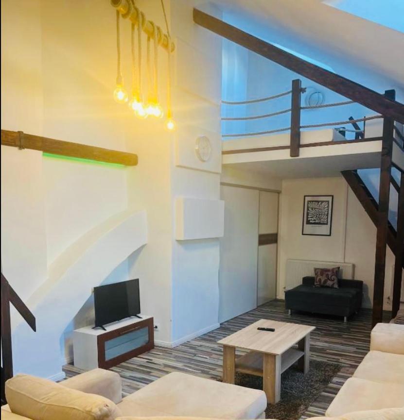 Komárno Jokai Apartman מראה חיצוני תמונה