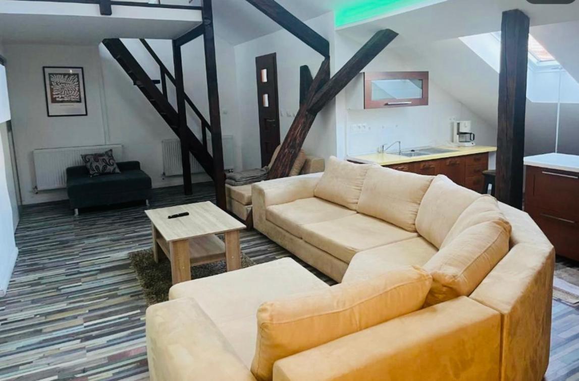 Komárno Jokai Apartman מראה חיצוני תמונה