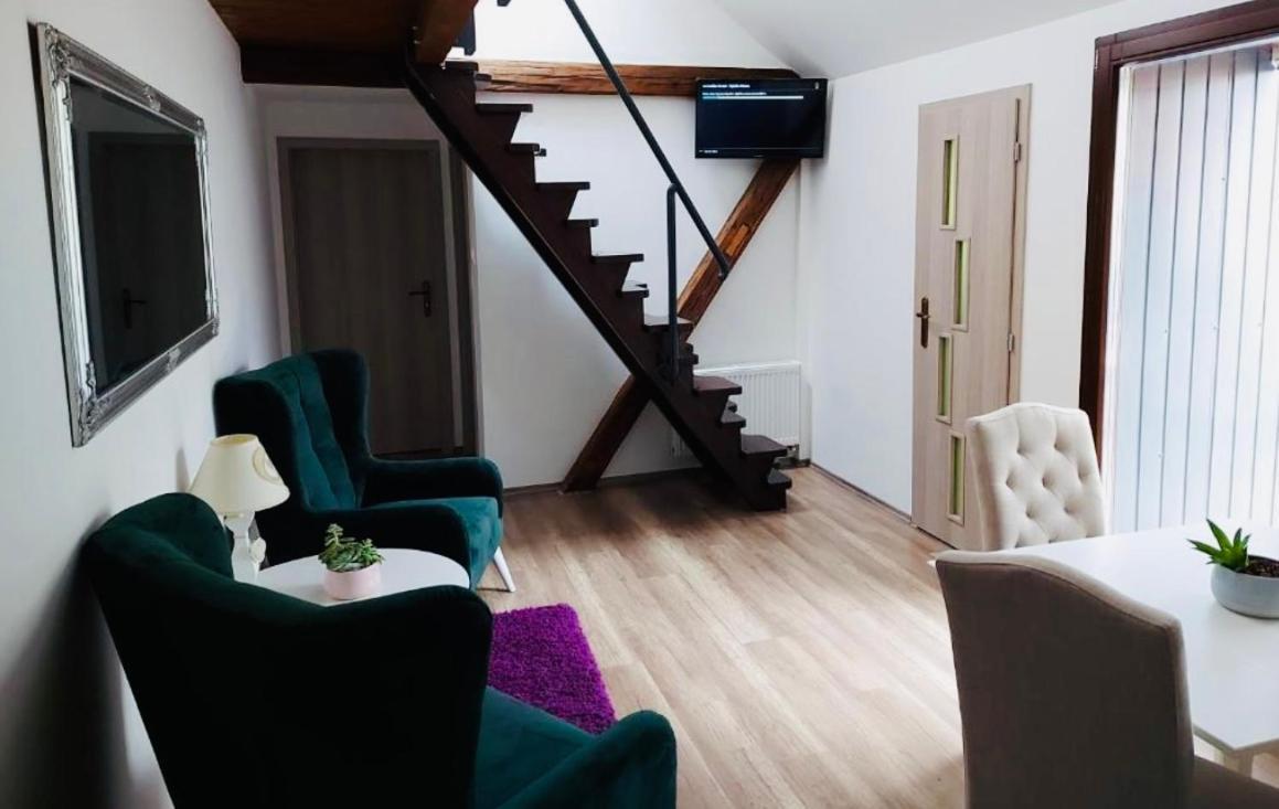 Komárno Jokai Apartman מראה חיצוני תמונה