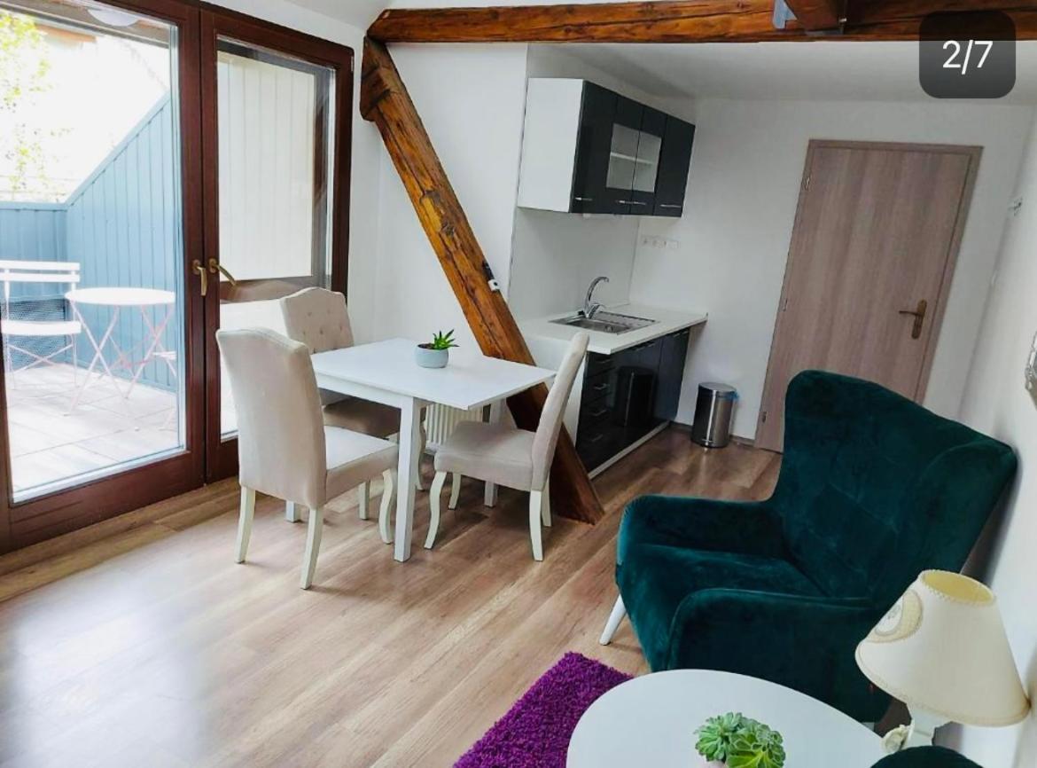 Komárno Jokai Apartman מראה חיצוני תמונה