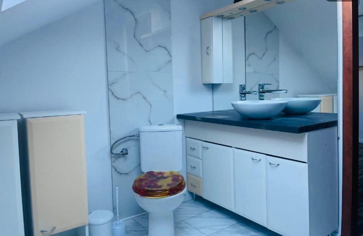 Komárno Jokai Apartman מראה חיצוני תמונה
